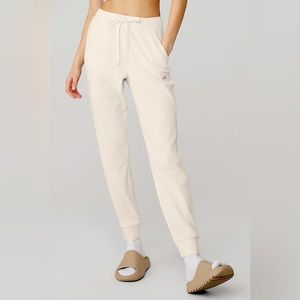 COPY - Brand New Alo Muse Joggers Ivory XS